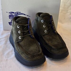 NIB Burberry Olive (Loch) Chukka Lace-Up Square Toe Boots Size 40